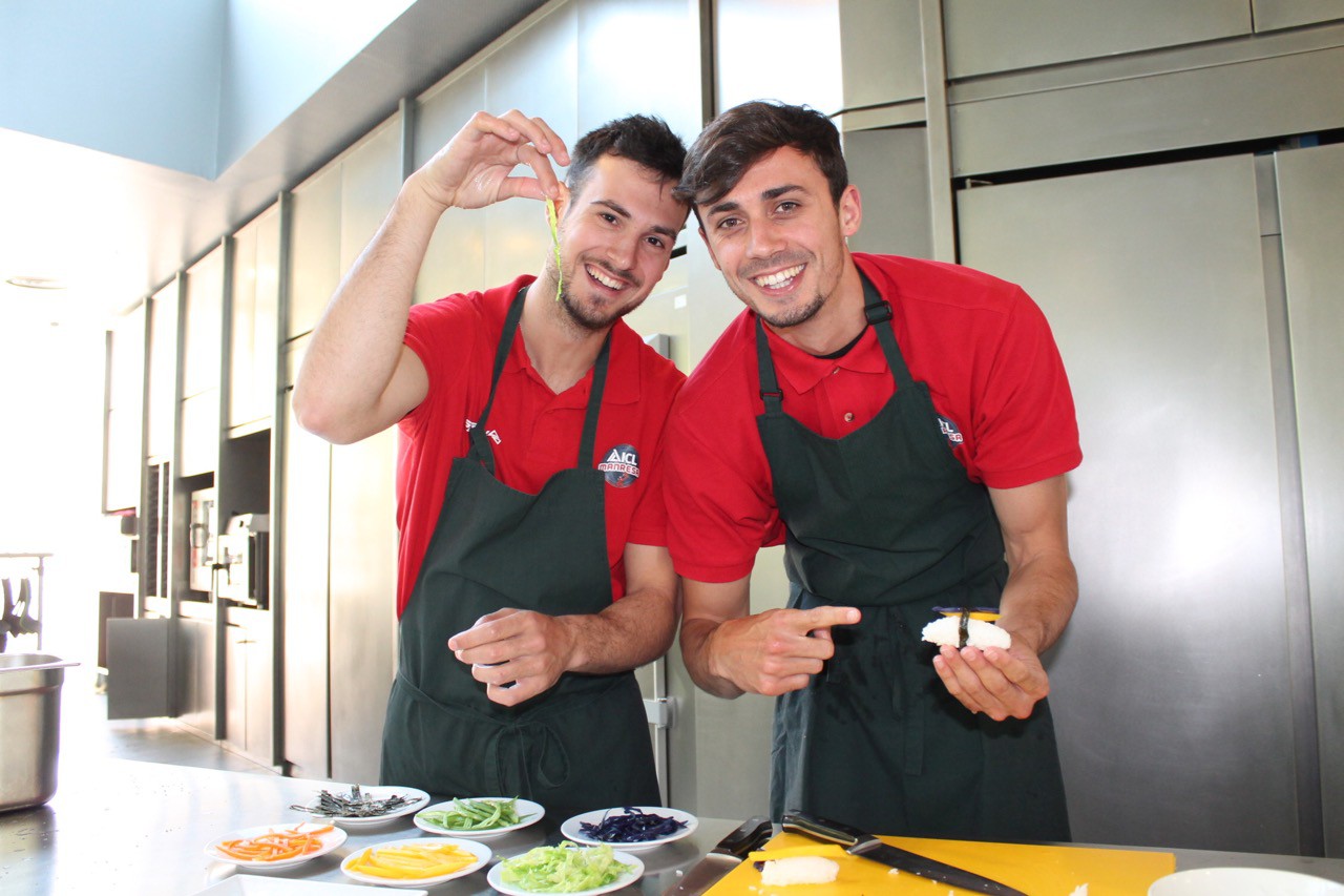 Costa i Tomàs tasten una de les activitats de la cinquena edició d’Alicia’t