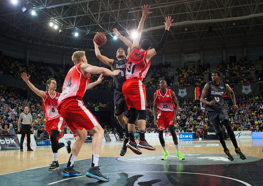 92-64: La Bruixa d’Or no puede con el Bilbao Basket en un duelo errático