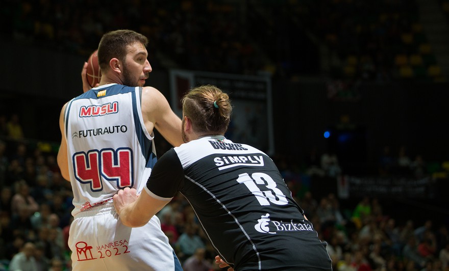 Un ICL Manresa valent i lluitador cau a la pista del Dominion Bilbao Basket