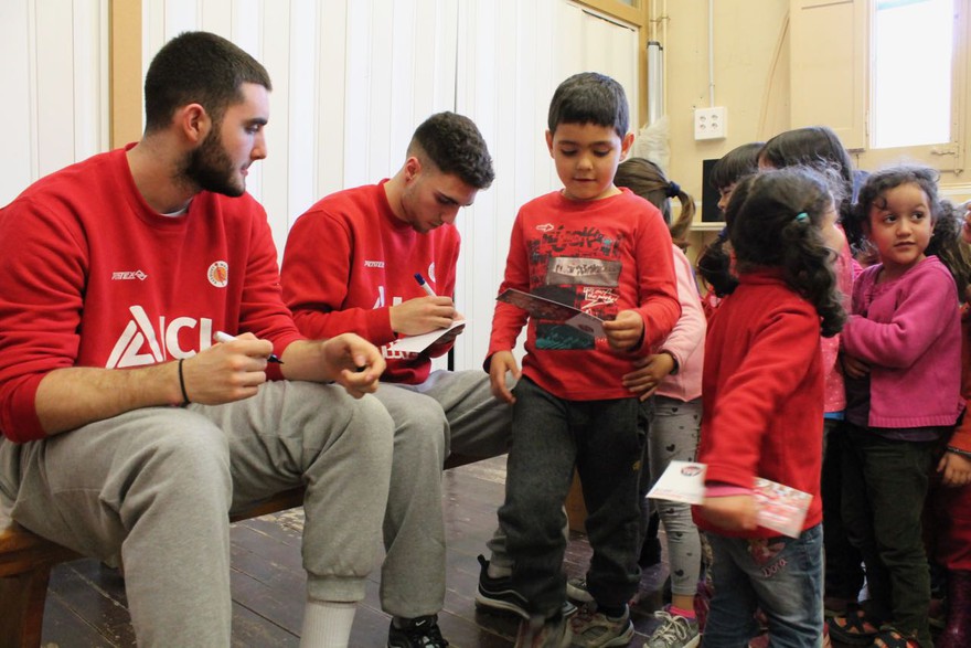 Nil Brià i Dani Garcia visiten l’escola Sant Esteve de Valls de Torroella