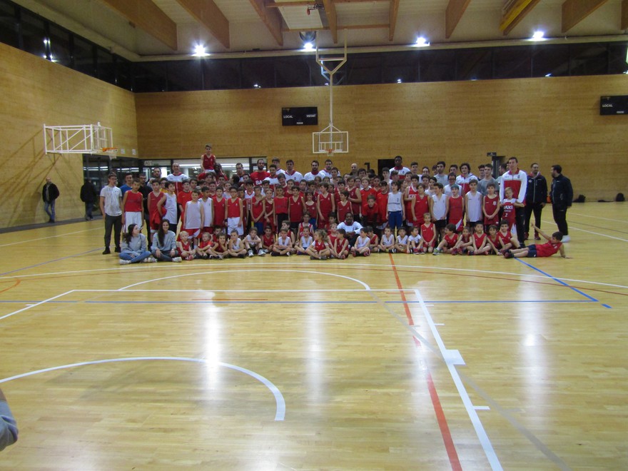 The BAXI Manresa players make a Christmas visit to the youth teams