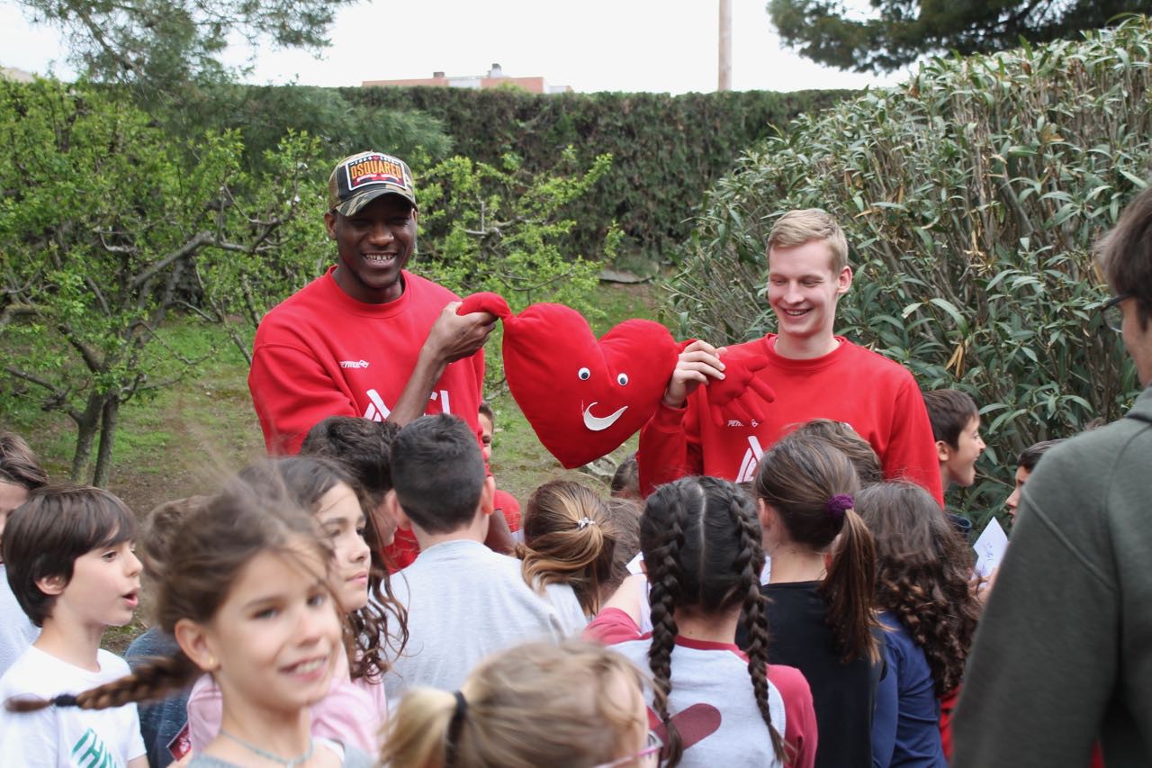 Visita de Jakis Gintvainis i Jordan Sakho a l’escola Vedruna de Manresa