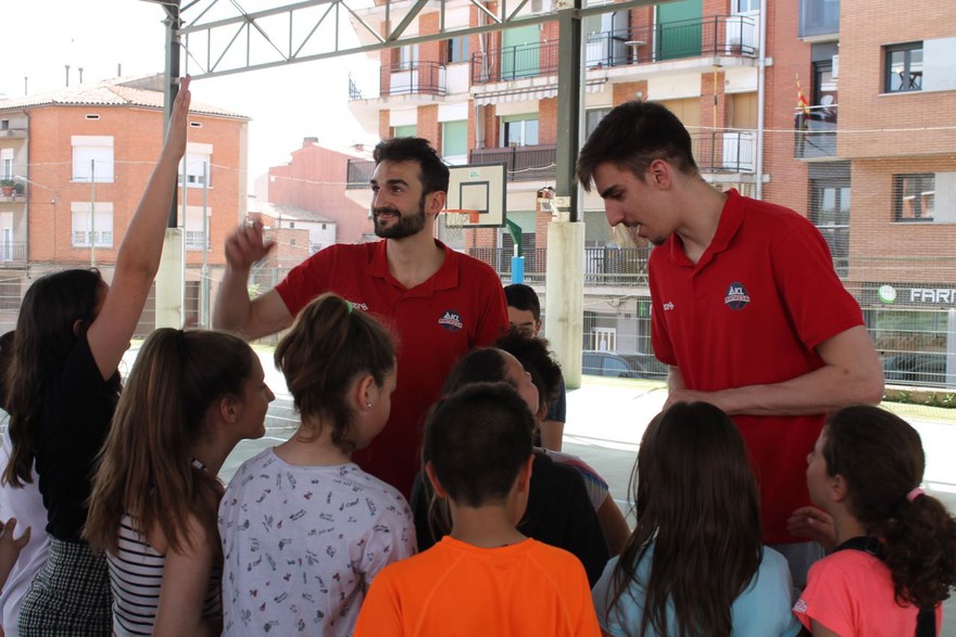 Álvaro Muñoz i Alex Mazaira visiten l’escola Monsenyor Gibert de Sant Fruitós de Bages
