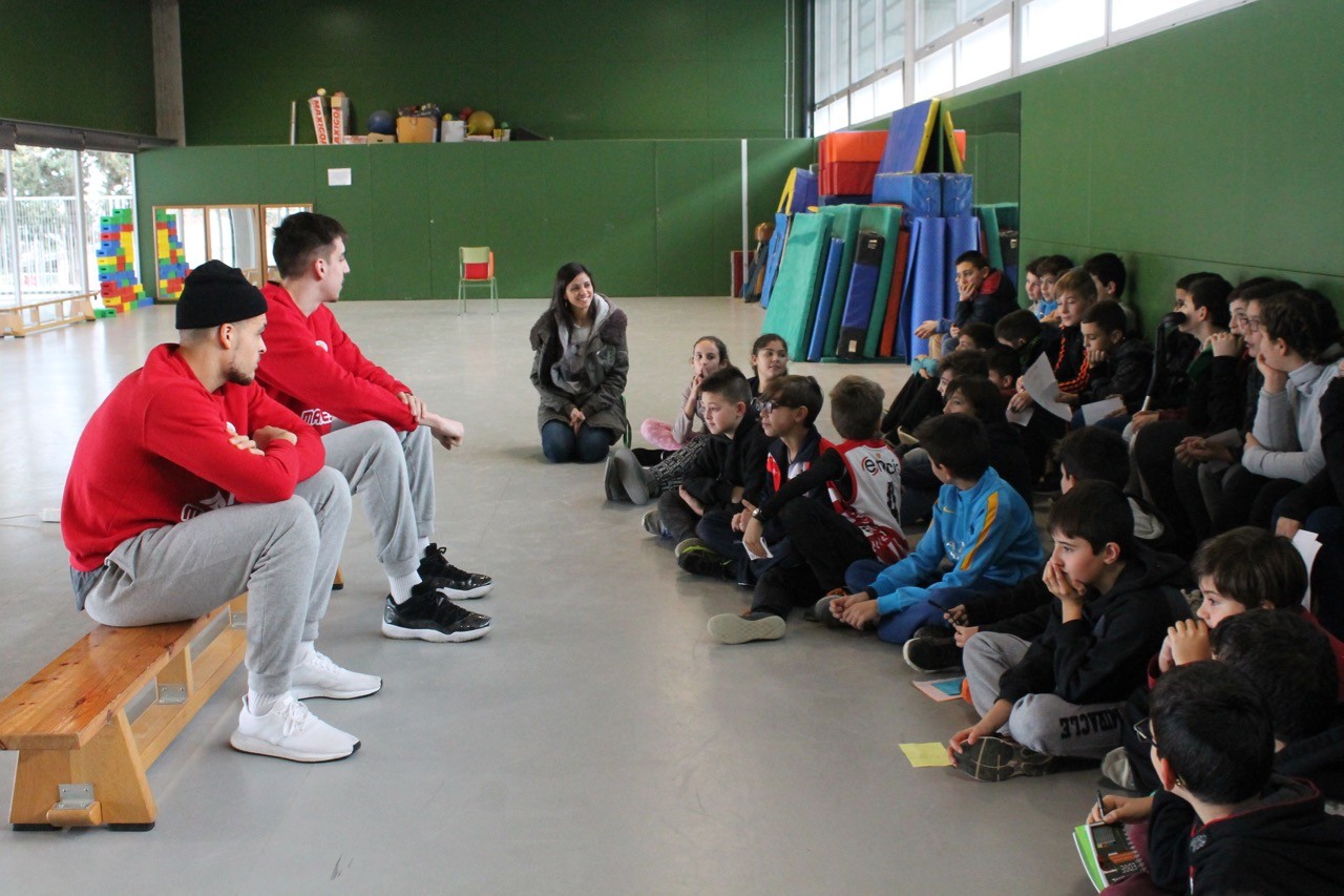 Visita escolar de Lundberg i Mazaira a l’escola Riu d’Or, de Santpedor