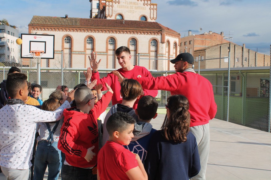 Visita escolar de Noah Allen i Alex Mazaira al Col·legi Valldaura de Manresa