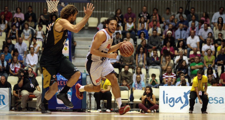 La Bruixa d’Or Manresa perd a Santiago en la primera jornada