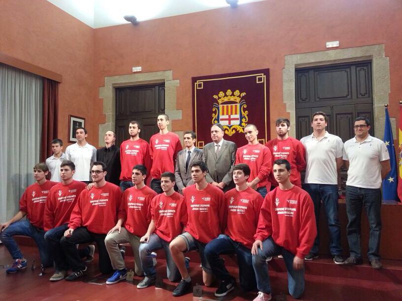 L’Ajuntament de Manresa rep l’equip júnior del CBiUM