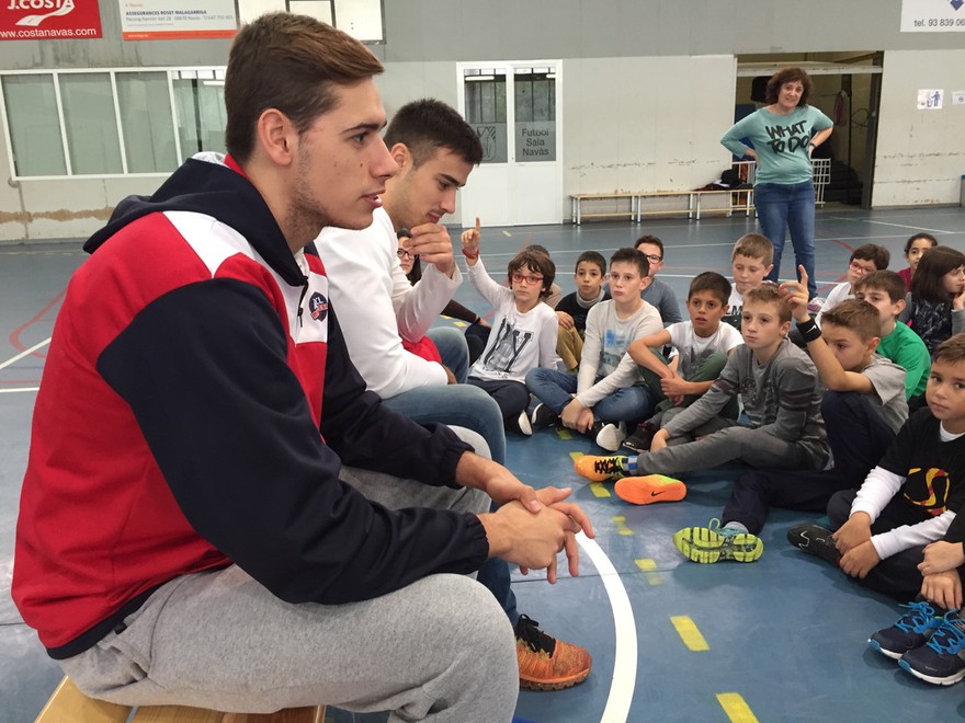 Visita escolar de Marjan Cakarun i Guillem Jou a l’escola Sant Josep de Navàs