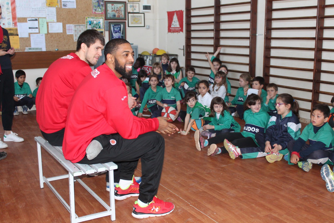 Flis i Thomas, de visita a l’escola Paidos