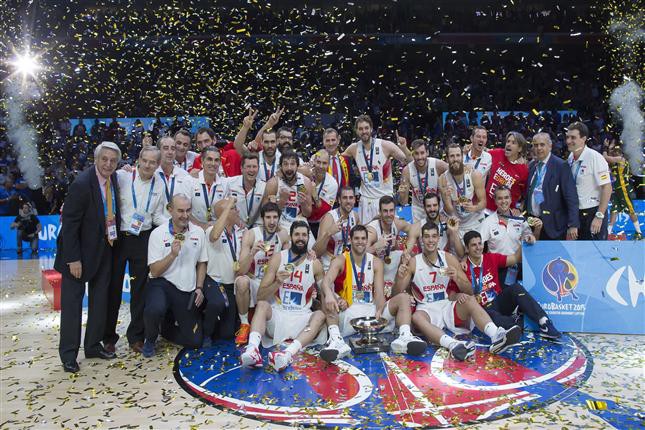 Jaume Ponsarnau i Sergi Llull: un trosset de Manresa a l’Or de l’Eurobasket