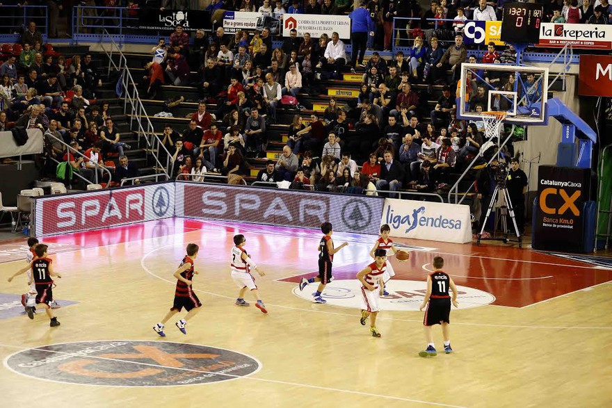 MINI BLANC A LA MITJA PART DEL PARTIT ACB DE LA BRUIXA D´OR MANRESA