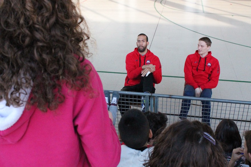 Grigonis i Sánchez visiten els alumnes de l’escola Sant Vicenç