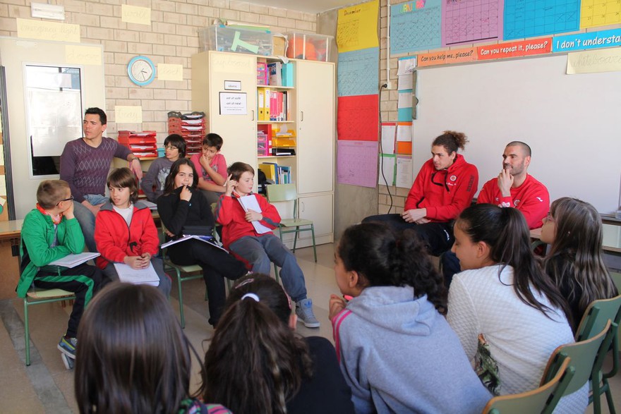 Pep Ortega and Isaac Fotu, school visit at escola Mare de Déu de Montserrat, from Súria