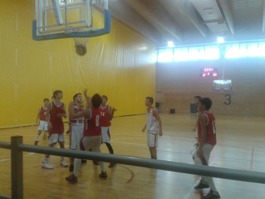 El Cadet blanc cau a casa contra la Salle Joviat